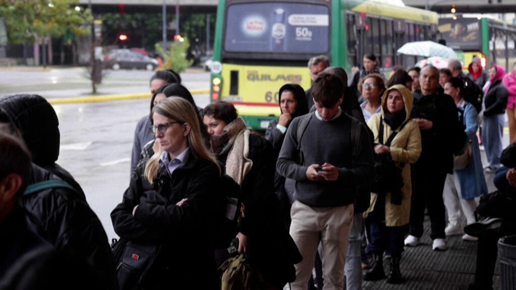 Argentina: la subida del combustible provoca escasez de autobuses en Buenos Aires