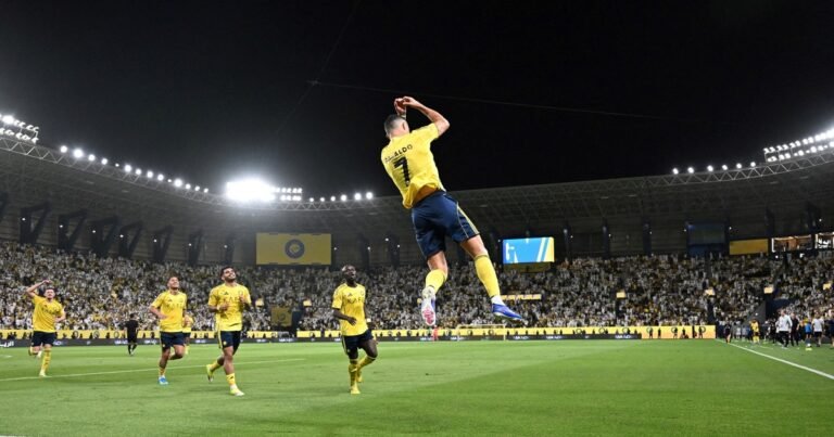 Cristiano Ronaldo volvió tras su lesión, metió un doblete y está cada vez más cerca de los 1000 goles