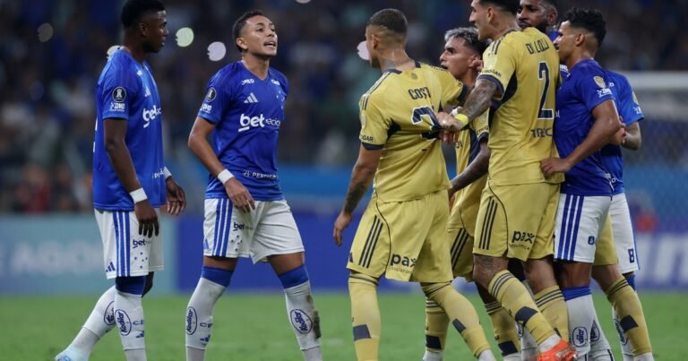 El picante final de Cruzeiro vs Boca: corridas y empujones tras un partido repleto de discusiones en la Copa Libertadores 2026