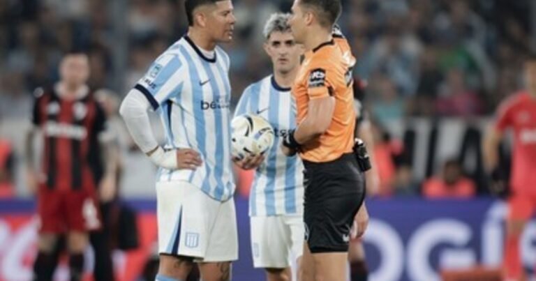 Marcos Rojo puede jugar para Racing: la AFA tomó otra polémica y le perdonó la mitad de la sanción por la catarata de insultos al árbitro Zunino en el clásico vs River