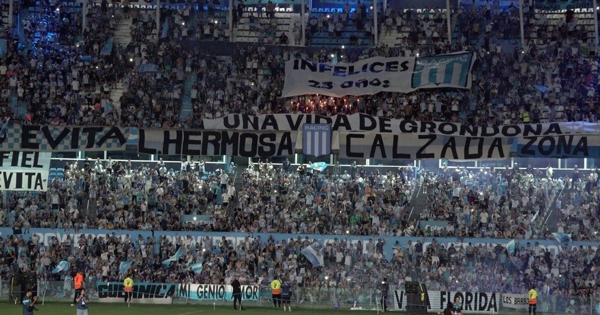 Racing tuvo su banderazo antes del clásico: 20 mil hinchas coparon el Cilindro con cargadas a Independiente
