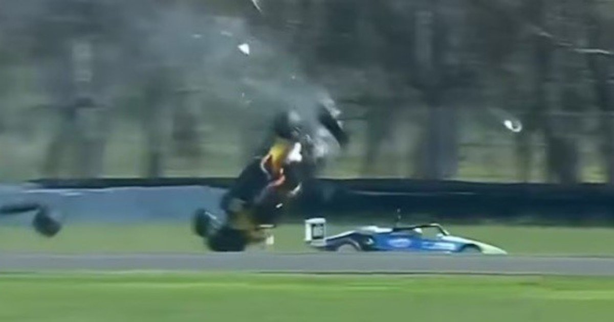 Impactante accidente en la Fórmula 3 Metropolitana: Cristian Galeano dio seis tumbos antes de terminar contra el césped