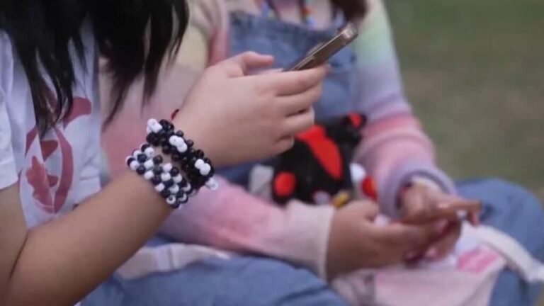 Australia abre investigación a redes sociales por violar ley de prohibición a menores de edad