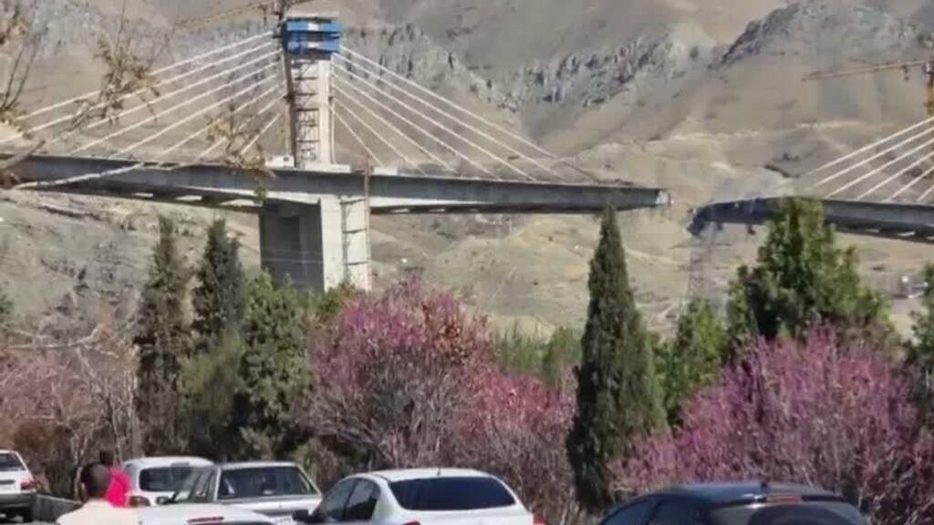 Ataque parte en dos un puente entre Teherán y Karaj y deja varios muertos