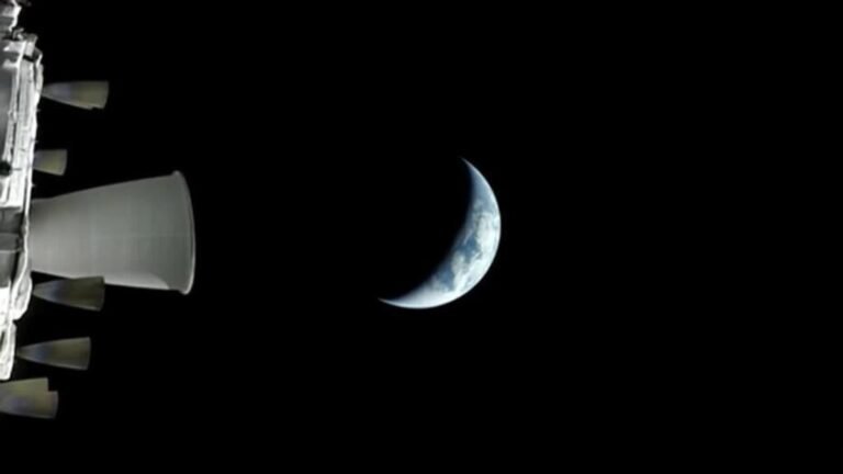 Artemis II abandona órbita terrestre y enciende motores hacia la Luna