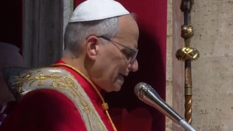 León XIV llama a la paz mundial en su primera Pascua como papa