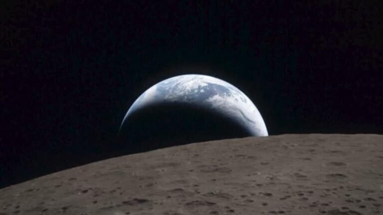 Artemis II capta inédita puesta de la Tierra y bate récord de distancia lunar