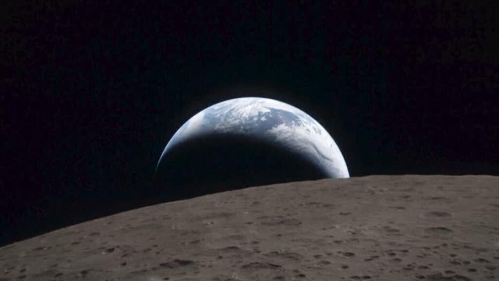 Artemis II capta inédita puesta de la Tierra y bate récord de distancia lunar