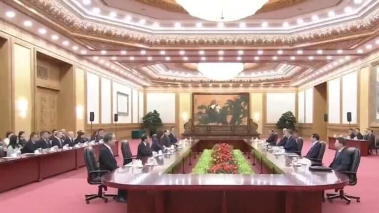 Xi y líder de la oposición de Taiwán se reunieron en Beijing