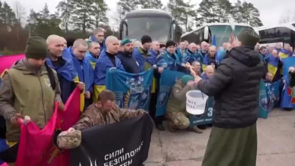 Ucrania y Rusia intercambian 175 prisioneros de guerra cada uno previo a tregua por Pascua ortodoxa