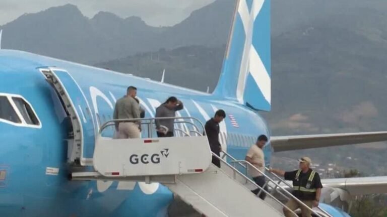 Costa Rica recibe primer vuelo de deportados desde Estados Unidos