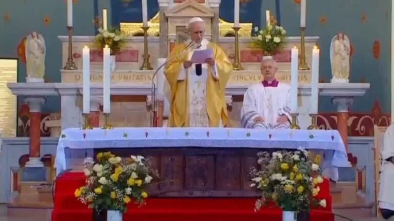 Papa León XIV llega a Argelia en su gira de 10 días por África