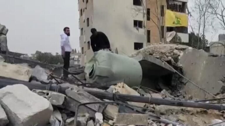 Líbano: desplazados vuelven al sur del país para rescatar sus pertenencias en medio de las ruinas