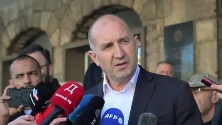 Rumen Radev apunta a primer ministro tras dejar la presidencia de Bulgaria