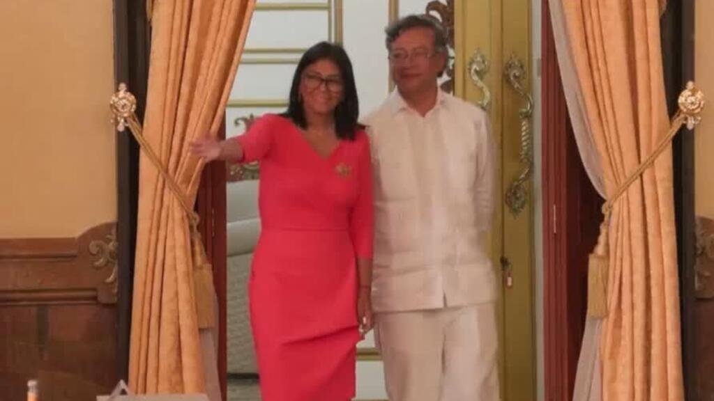 Gustavo Petro y Delcy Rodríguez acuerdan cooperación en energía y seguridad en Caracas