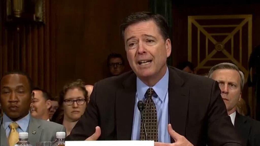 Exjefe del FBI imputado por supuestas amenazas contra el presidente tras mensaje en redes