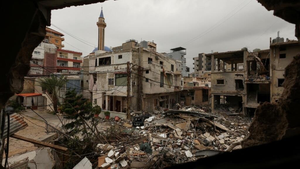 Líbano cumple un mes bajo fuego israelí, sin final a la vista y con más de un millón de desplazados