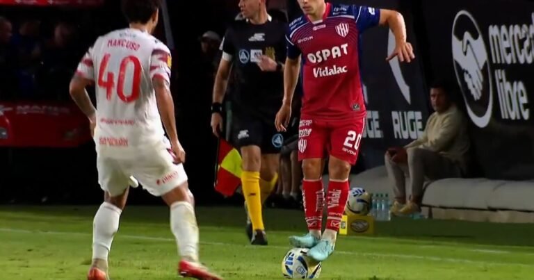 La AFA anunció que se pondrá firme con los jugadores que se paren sobre la pelota: será amonestado y se cobrará tiro libre indirecto