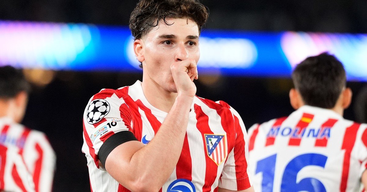 Atlético de Madrid planea blindar a Julián Álvarez con una cláusula de 1.000 millones de euros en medio del interés de Barcelona