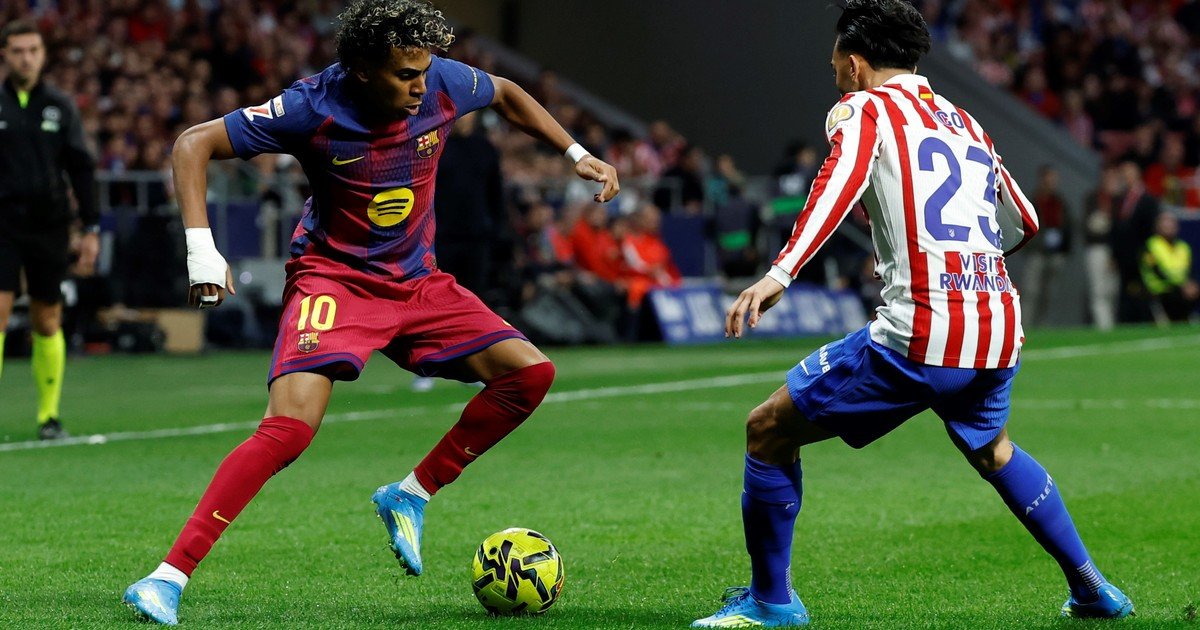 Nico González vivió una pesadilla ante Lamine Yamal en Atlético vs Barcelona: caño a lo Yepes, mano insólita y roja en el primer tiempo