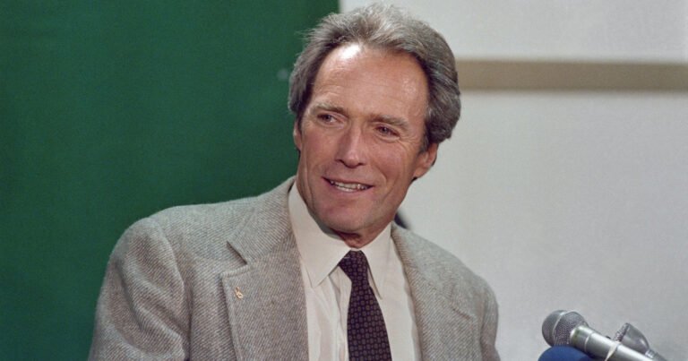 Clint Eastwood, intendente de un pueblo de California: su mayor acto de gobierno fue derogar la ley que prohibía comer helado en la calle