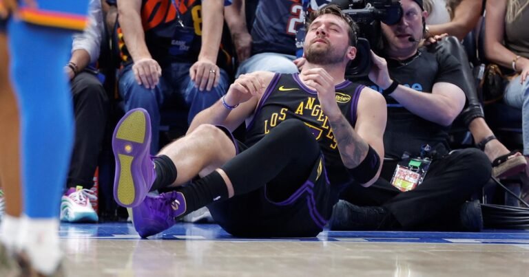Drama en Los Angeles Lakers: Luka Doncic se lesionó y pasó de soñar con el primer MVP de su carrera a ser duda para los playoffs de la NBA