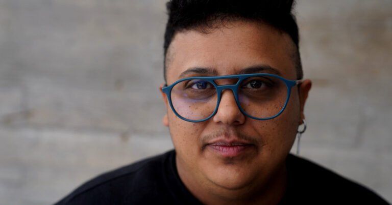 Mocchi, el artista trans que abrió para Paul McCartney: “Alguien creyó en mí antes de escucharme cantar”