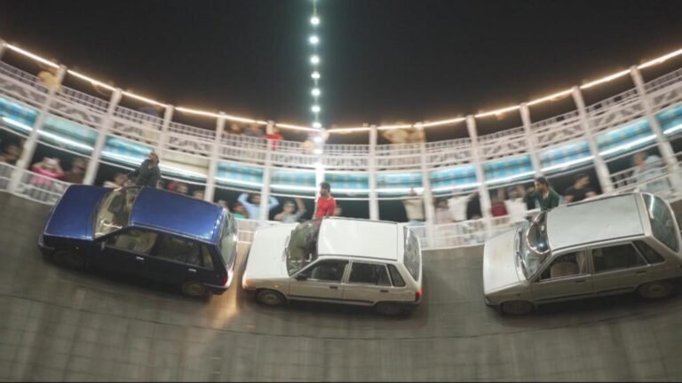 India: vértigo y motos en los virales “pozos de la muerte”