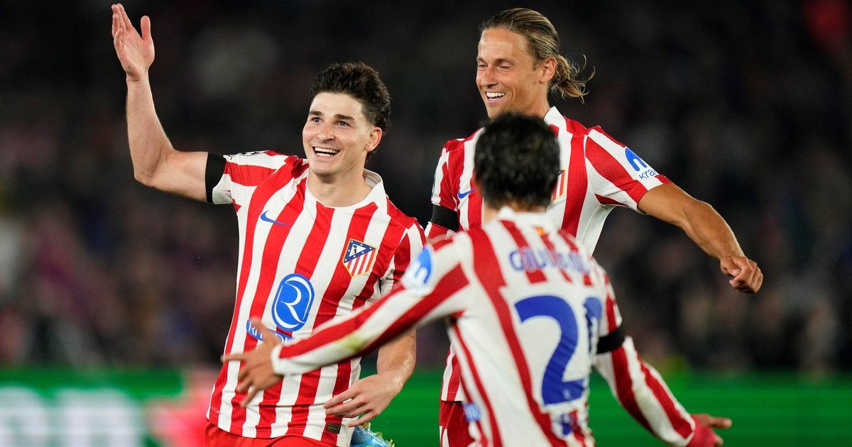 "El rey de Europa rojiblanco": lluvia de elogios a Julián Álvarez tras su golazo contra el Barcelona en la Champions