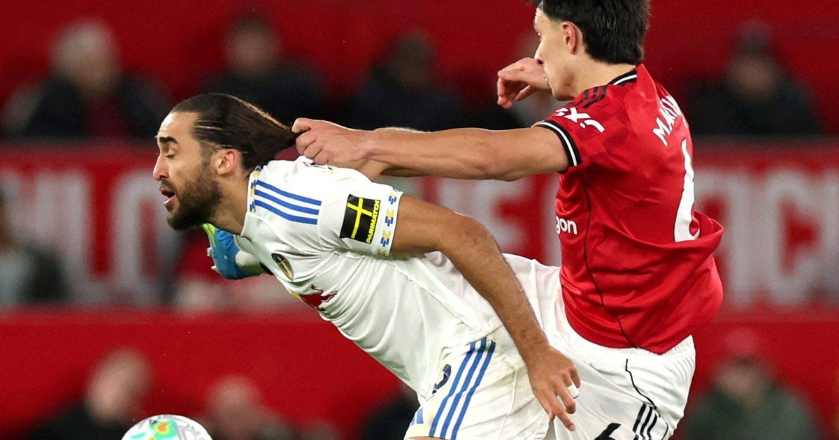 La dura sanción a Lisandro Martínez por tirarle del pelo a un rival que sacude al Manchester United