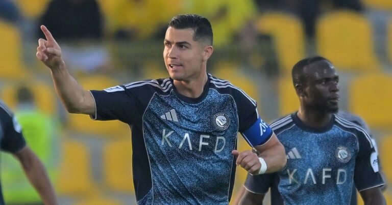 Cristiano Ronaldo respondió al doblete de Messi en la MLS con otro gol en Arabia Saudita: a cuánto quedó de los 1000