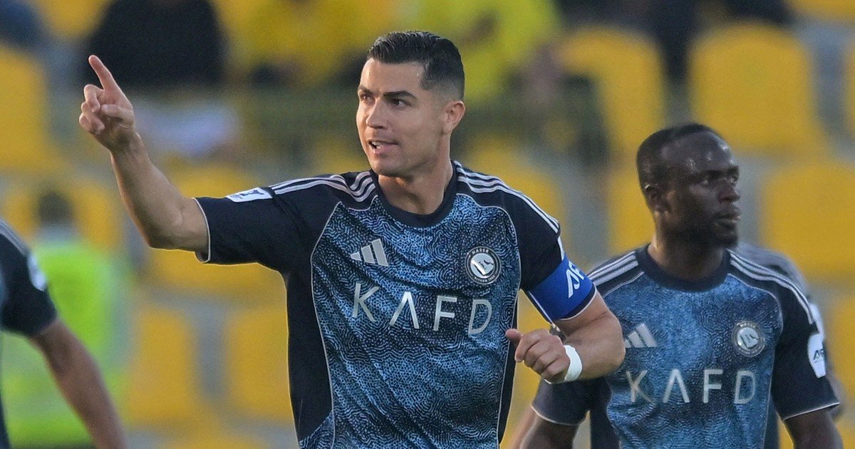 Cristiano Ronaldo respondió al doblete de Messi en la MLS con otro gol en Arabia Saudita: a cuánto quedó de los 1000