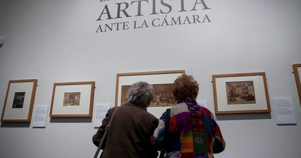 El Prado explora cómo la fotografía transformó la identidad de los artistas en el siglo XIX