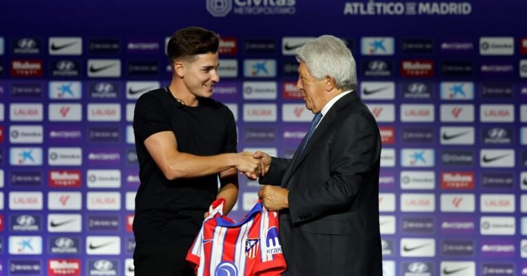 Julián Álvarez suena en el Barcelona pero el presidente del Atlético de Madrid lanzó una frase desafiante: "Yo soy Dios"