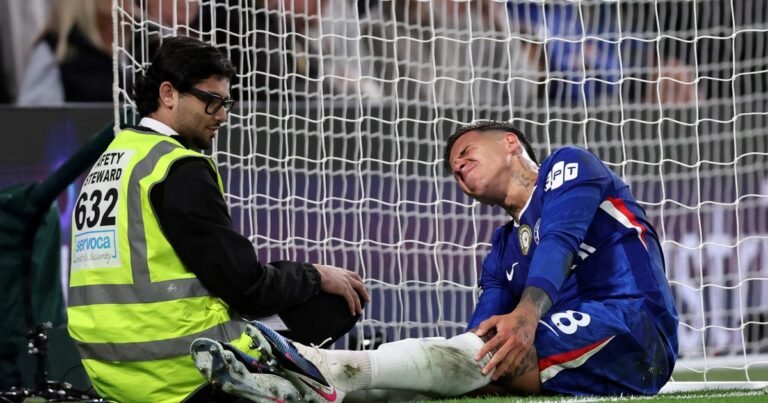 Enzo Fernández y un regreso para el olvido: volvió tras los dos partidos de suspensión, Chelsea perdió con Manchester United y se fue con un susto