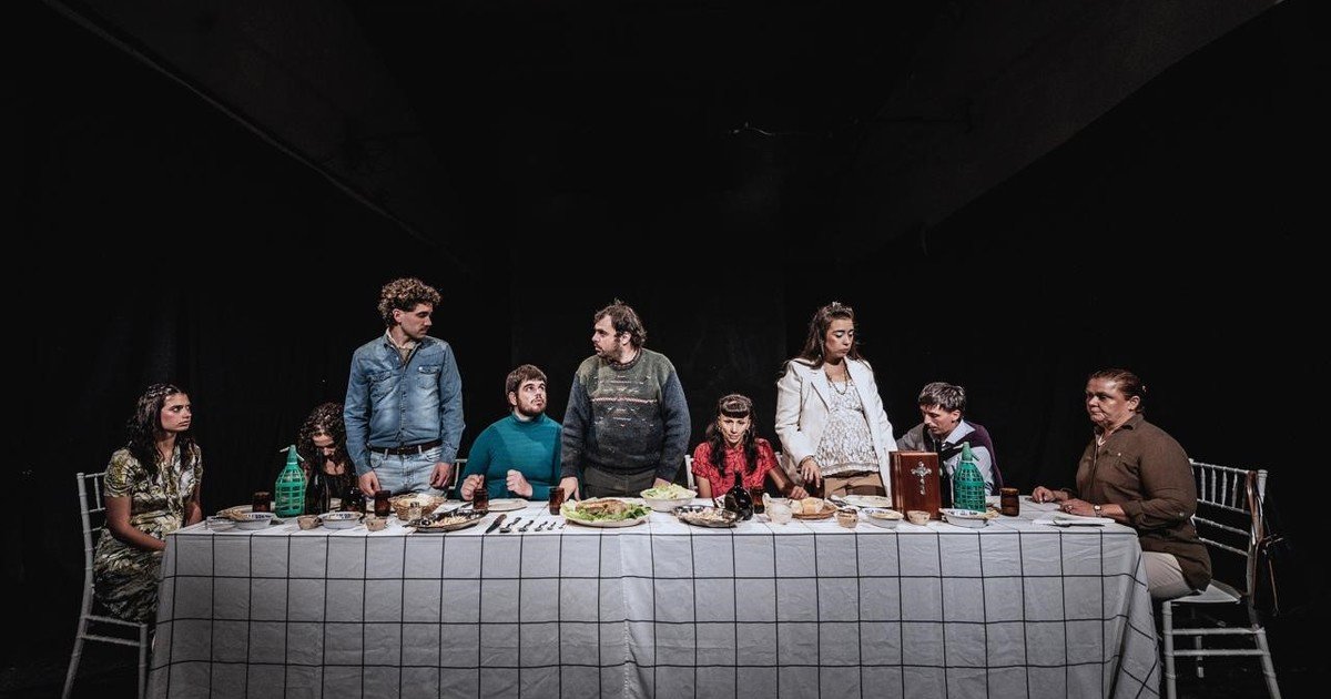 Huele a espíritu adolescente: la obra que cruza un superclásico de Nirvana con una familia al límite