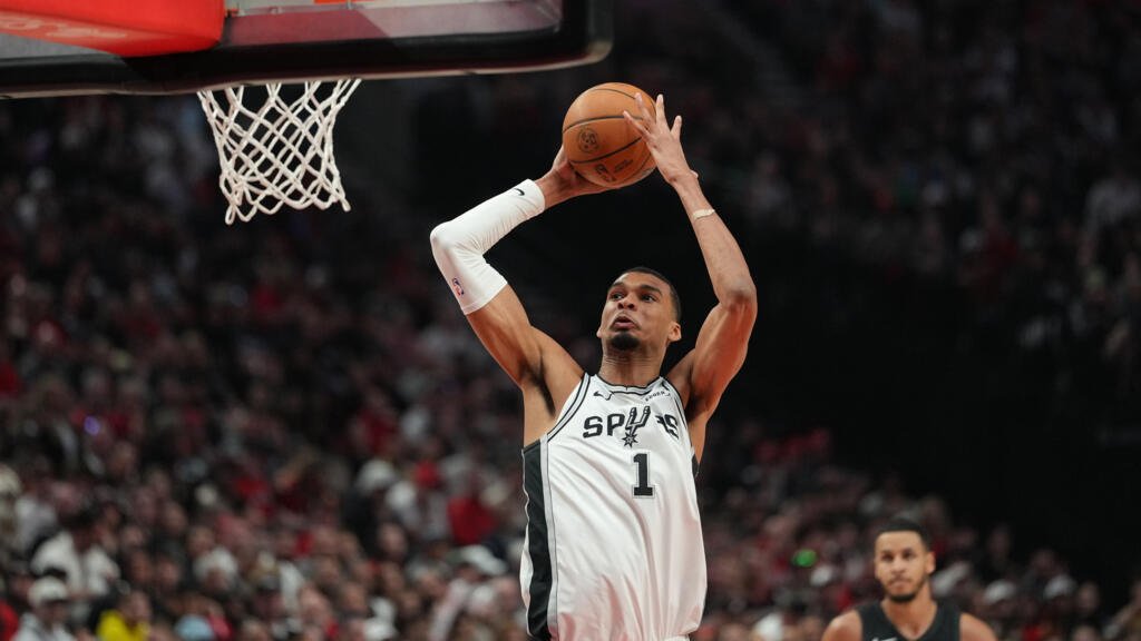 Wemby regresa por lo alto, Toronto iguala su serie y los Celtics aplastan a los 76ers