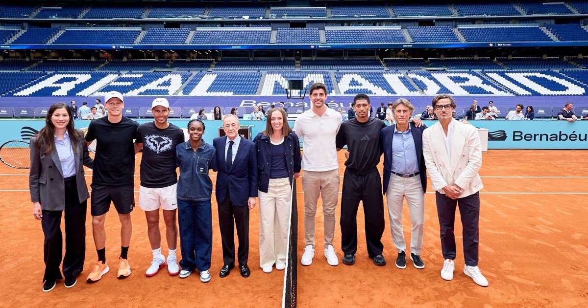 La increíble transformación del Santiago Bernabéu: Nadal, Sinner y Swiatek inauguraron una cancha de tenis en el estadio del Real Madrid