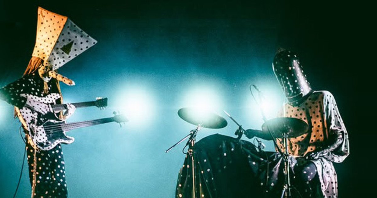 El fenómeno Angine de Poitrine, la banda que vuelve locos a los músicos, desafía el gusto popular y se esconde tras disfraces