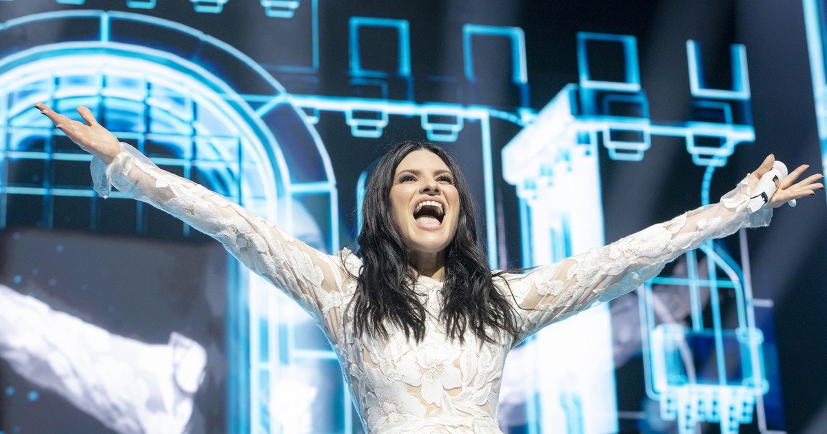 Laura Pausini cantó con Fito Páez en el show más ambicioso de su carrera: tres horas de música y una decena de vestidos