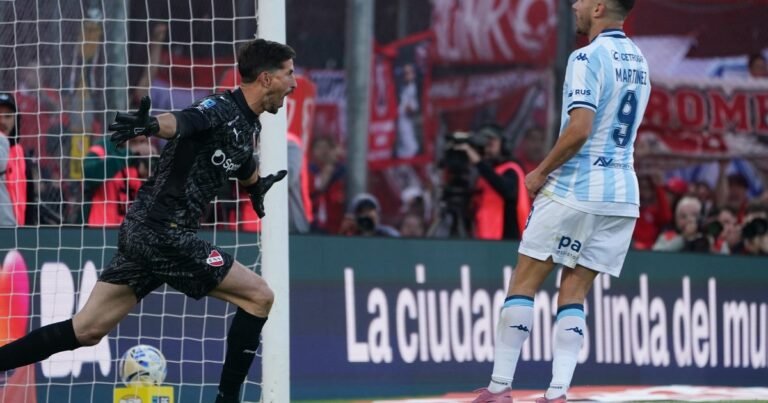 Maravilla Martínez y la peor tarde de su vida con Racing: del penal que quiso picar, al gol errado insólito que festejó todo Independiente