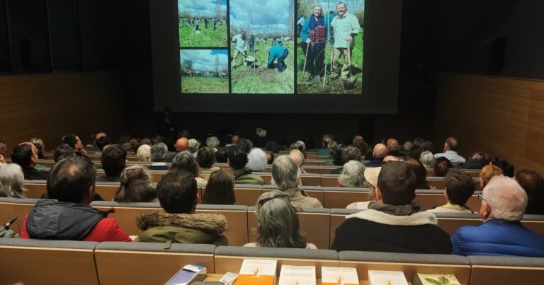 "Bosque de los libros": un proyecto literario que transforma poemas en árboles