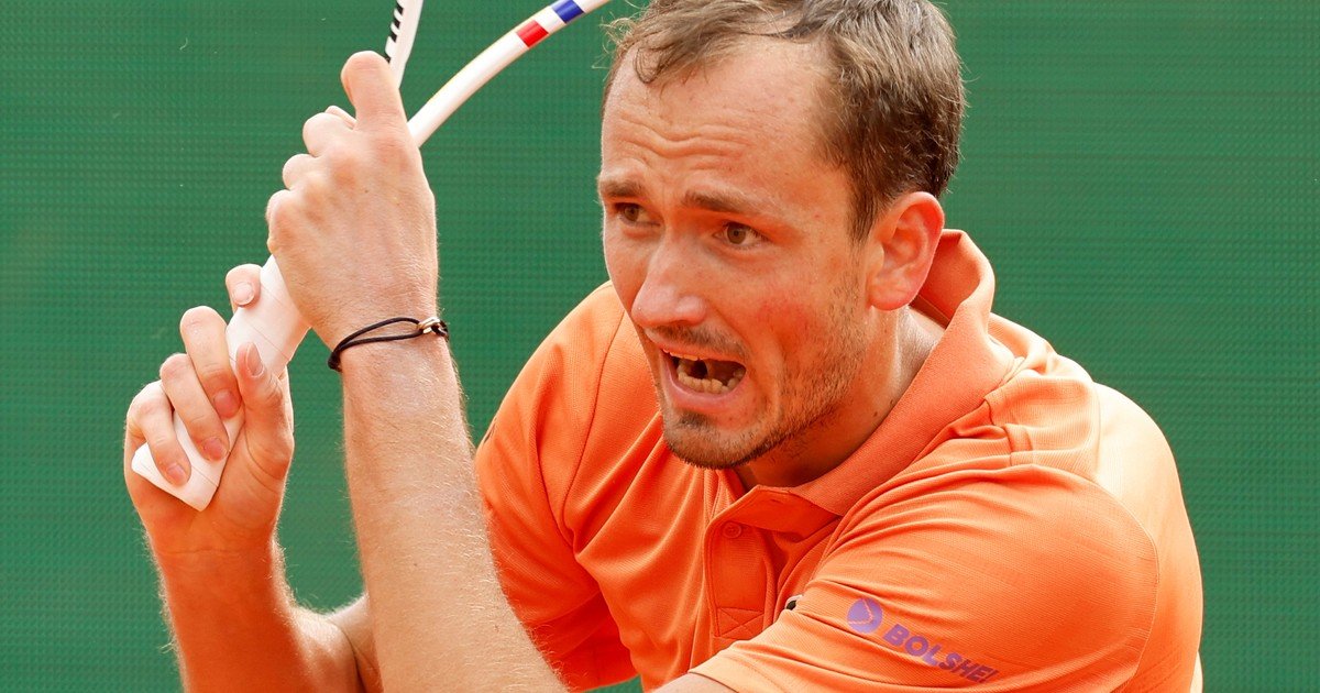 Medvedev cayó 6-0 y 6-0 contra Berrettini, reventó su raqueta durante 40 segundos y se metió en un top 5 nefasto donde está Gaudio