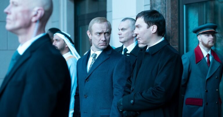 Jude Law es un enigmático Putin en El mago del Kremlin