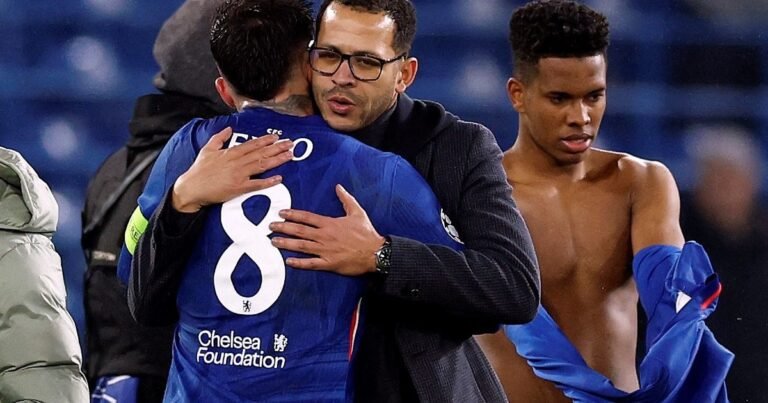 Caos en el Chelsea: echaron a Liam Rosenior, el DT que duró 100 días y sancionó a Enzo Fernández