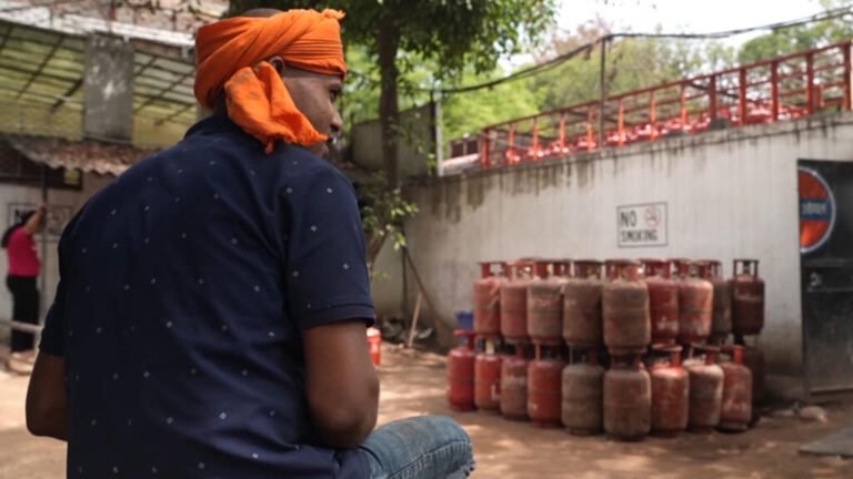 Guerra en el Golfo desata crisis de gas en India: ‘No puedo cocinar para mis hijos y tienen hambre’