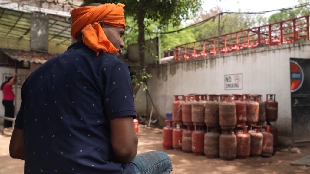 Guerra en el Golfo desata crisis de gas en India: ‘No puedo cocinar para mis hijos y tienen hambre’