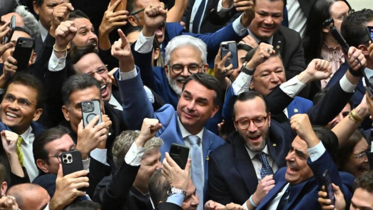 Nuevo revés para Lula: el Congreso aprueba ley que reduce las penas de Jair Bolsonaro y otros conspiradores