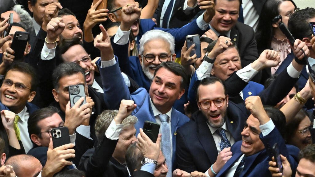 Nuevo revés para Lula: el Congreso aprueba ley que reduce las penas de Jair Bolsonaro y otros conspiradores