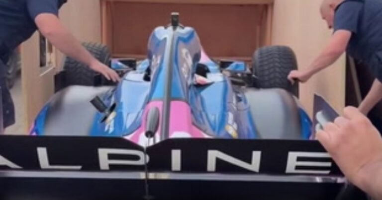 El auto de Fórmula 1 que manejará Franco Colapinto viaja rumbo a Buenos Aires en una caja: el video de Alpine con el delivery del E20